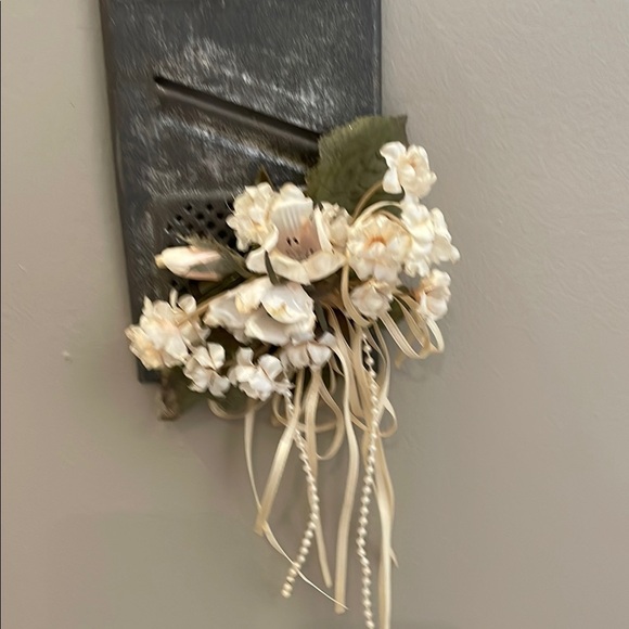 Vintage Wall Hanging metal cheese shredder with Cream Flowers decor - Picture 2 of 4